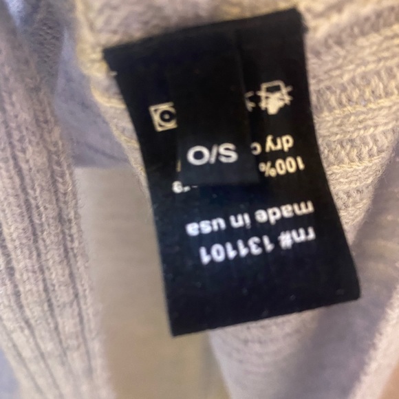 🚫SOLD🚫 NWOT BERYLL 100% Cashmere ribbed poncho One Size - Picture 12 of 13